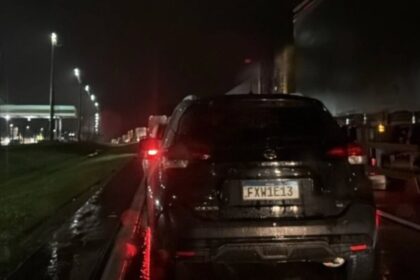 Carreta em “L” interdita rodoanel e provoca 11 km de congestionamento