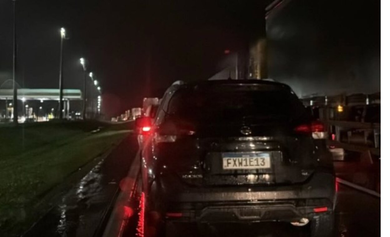 Carreta em “L” interdita rodoanel e provoca 11 km de congestionamento