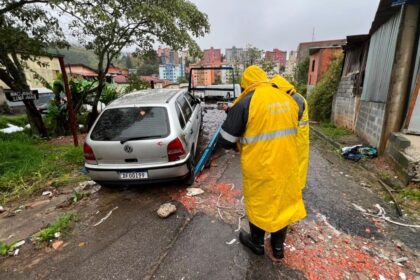 Prefeitura retira 25 carros abandonados das ruas durante operação no Jardim Santo André