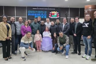 Kiara Freitas é homenageada na Câmara após conquistar título de Miss Ribeirão Pires Mirim 2026