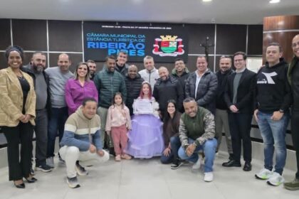 Kiara Freitas é homenageada na Câmara após conquistar título de Miss Ribeirão Pires Mirim 2026