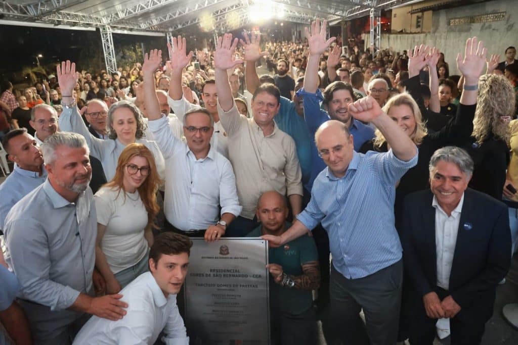 Governador entrega moradias a 300 famílias removidas de área de risco em São Bernardo