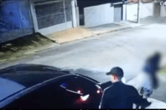 Mulher é puxada pelos cabelos e tem BMW blindada roubada em Santo André