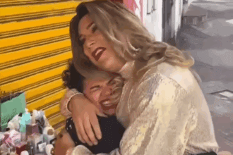 Humorista Tiago Barnabé, do SBT,  surpreende vendedora de cosméticos em Diadema e viraliza nas redes