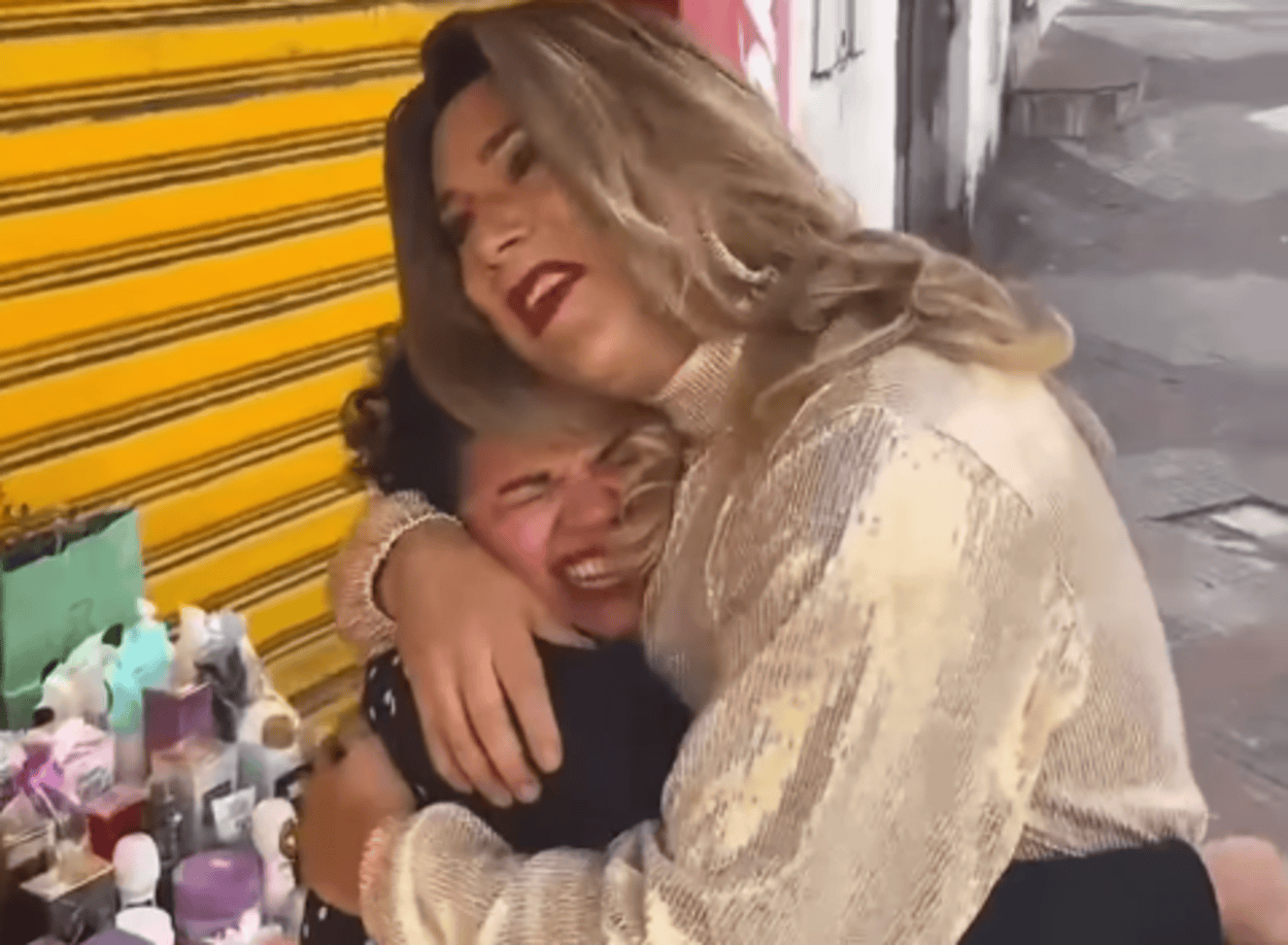 Humorista Tiago Barnabé, do SBT, surpreende vendedora de cosméticos em Diadema e viraliza nas redes