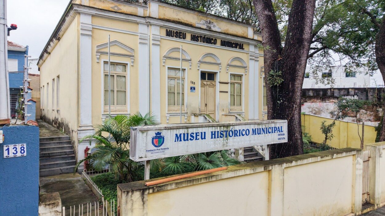 Prefeito de São Caetano assinou um termo de parceria com a empresa EAM autorizando o início das obras de restauro do edifício