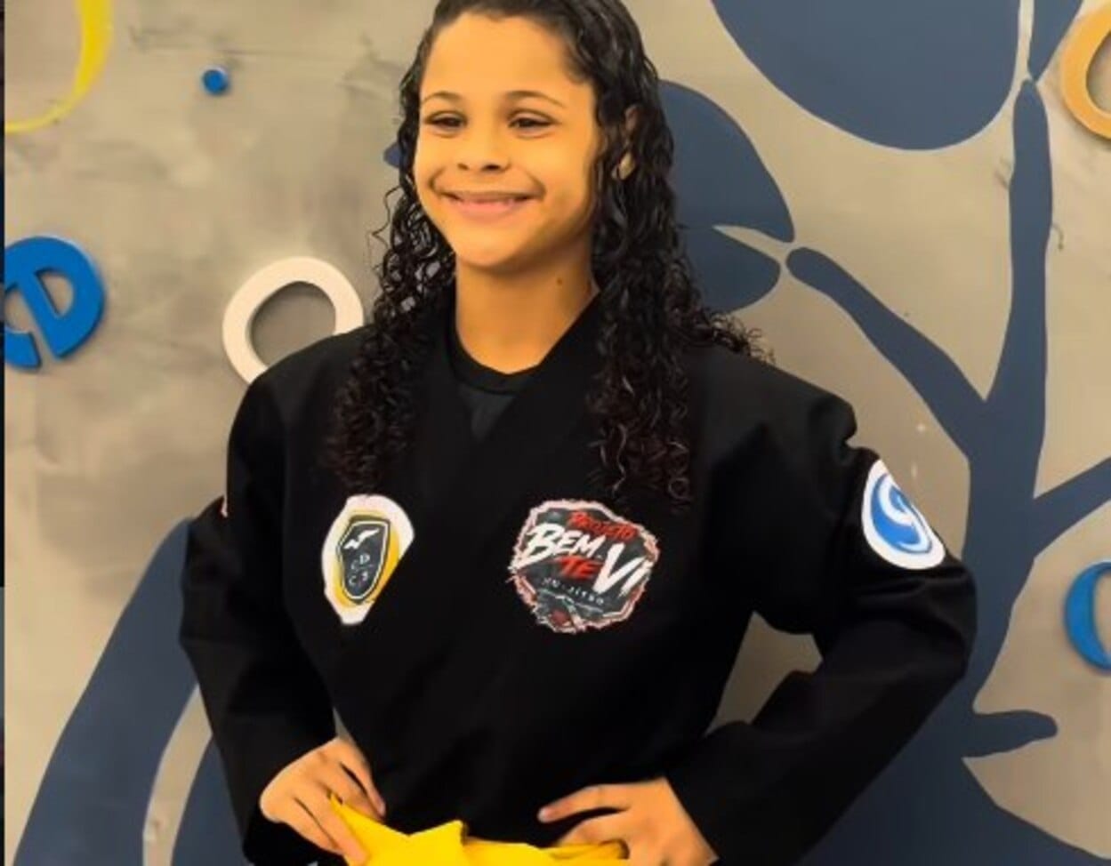 Os 11 anos, campeã Rebeca Bem-Te-Vi inaugura projeto com aulas gratuitas de jiu-jítsu para crianças em São Bernardo