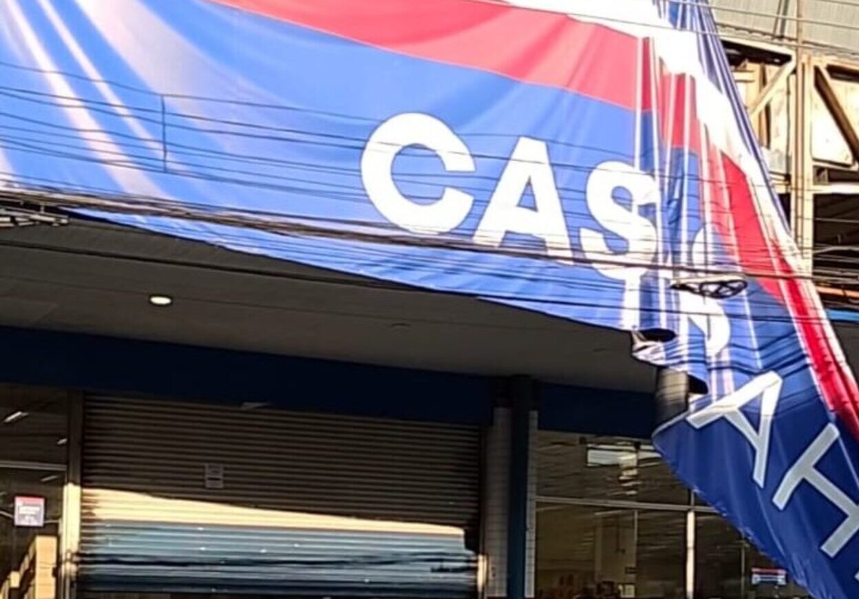 Fim de uma era: Lona na calçada marca encerramento da tradicional loja das Casas Bahia no Rudge Ramos, em SBC