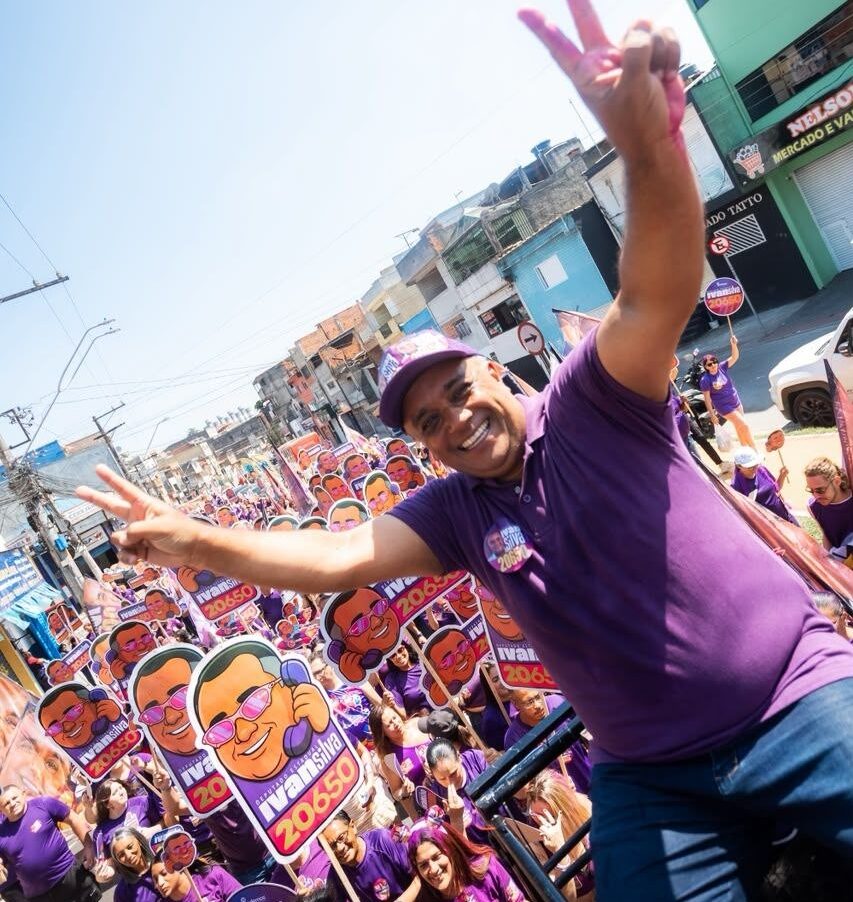 Fantando sete dias para a eleição, Ivan Silva intensifica campanha a estadual com bloquinho de rua em São Bernardo