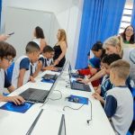 MEB Prof. Florestan Fernandes recebe doação de 26 notebooks e inaugura laboratório de informática