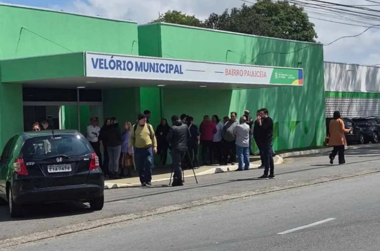 Sob forte comoção, dono de tabacaria é sepultado em São Bernardo