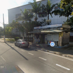 Vítima, aparentemente em situação de rua, foi atacada na Avenida Pery Ronchetti após desentendimento prévio no restaurante Bom Prato; polícia prendeu um dos agressores 
