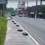 Eleições passam, mas "bolachões" de propaganda continuam nas calçadas do Grande ABC