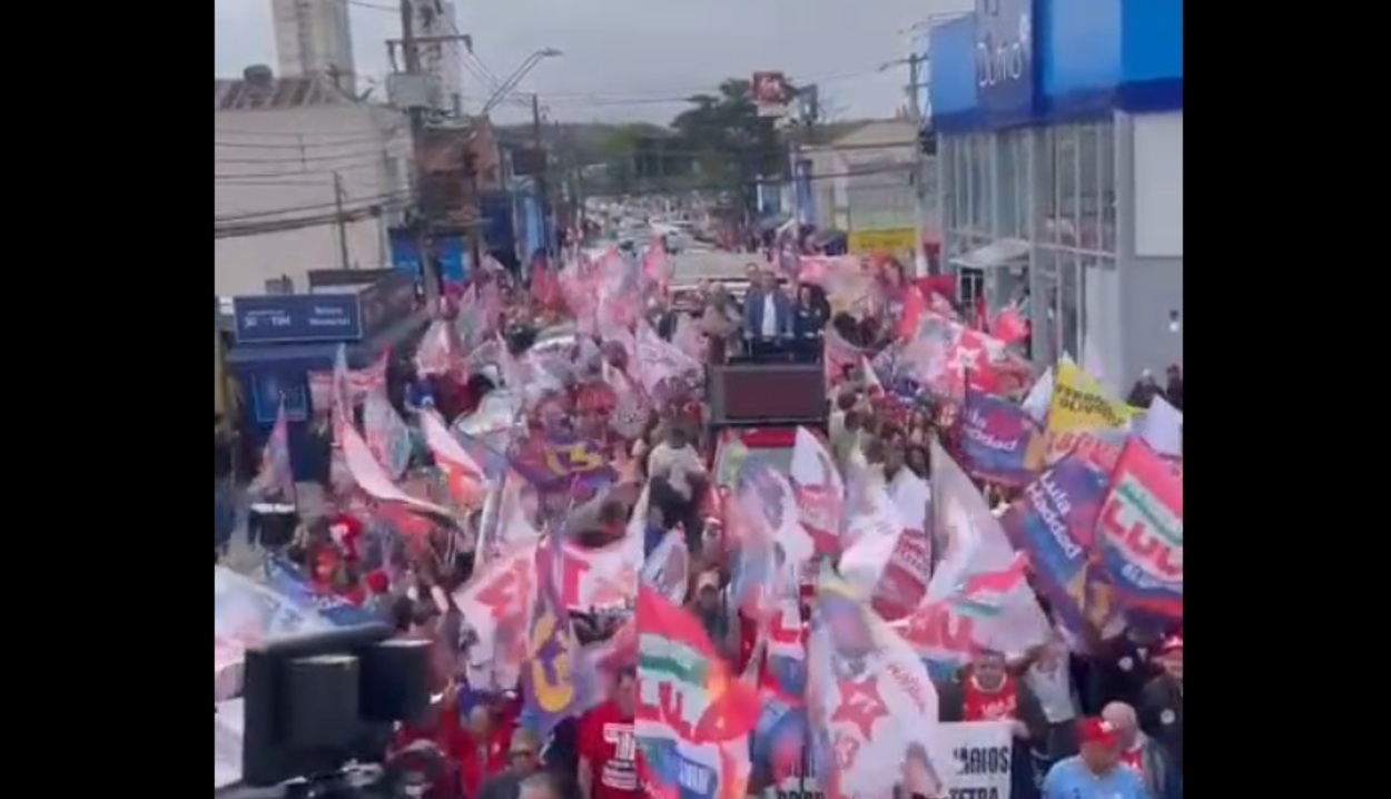 Fernando Haddad lidera caminhada de campanha em São Bernardo a dois dias da eleição
