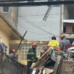 Casa desaba no Jardim Oriental e Defesa Civil interdita área em Santo André