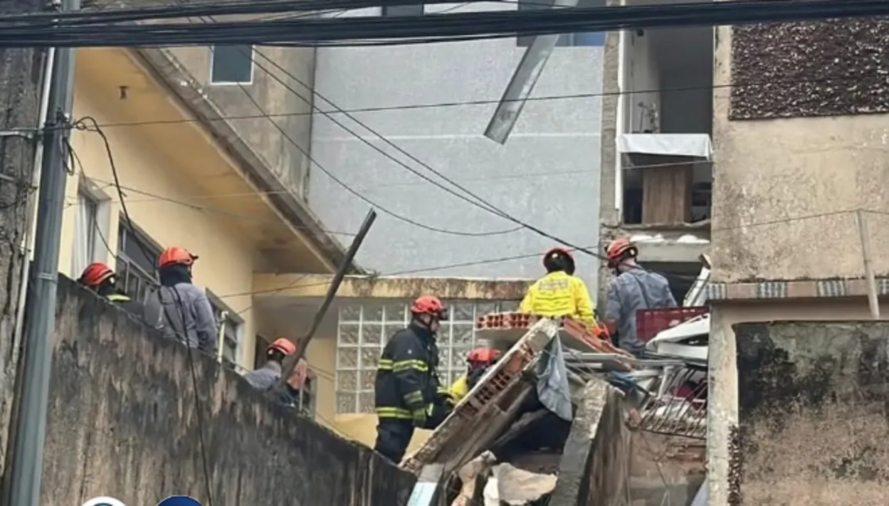 Casa desaba no Jardim Oriental e Defesa Civil interdita área em Santo André