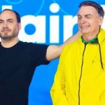 Sobrenome fala mais alto: Carlos Bolsonaro é eleito senador por Santa Catarina