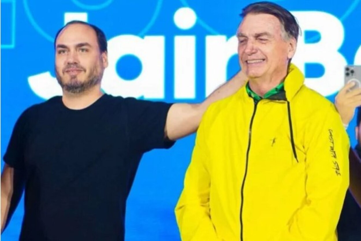 Sobrenome fala mais alto: Carlos Bolsonaro é eleito senador por Santa Catarina